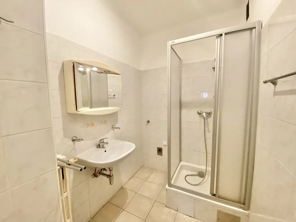 OPERNRINGHOF 3 Zimmer Wohnung /Büro  I 2 Bedroom Apartment opposite Opera