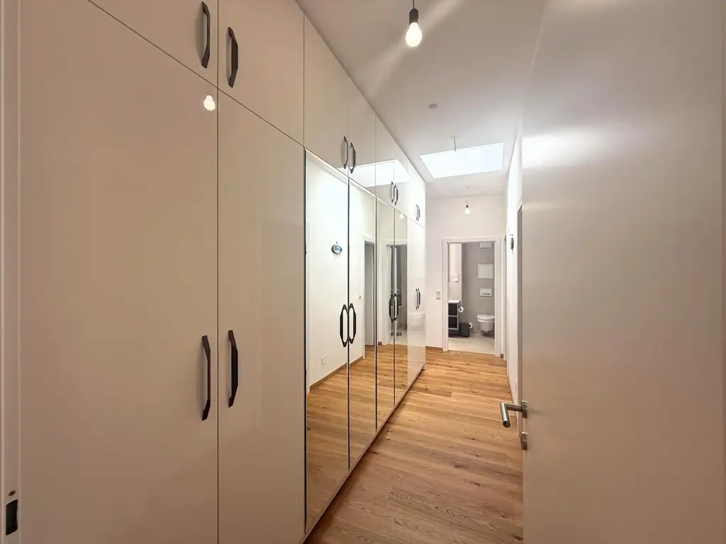 Luxus Penthouse mit Outdoor-Jacuzzi wird komplett möbliert vermietet // Luxury penthouse with outdoor Jacuzzi available for rent, fully furnished //