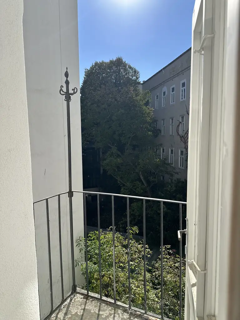 Altbautraum mit Balkon