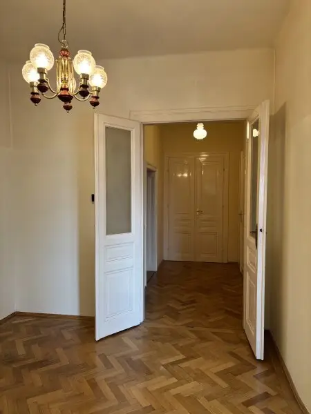 Charmante 2-Zimmer-Wohnung in repräsentativem Altbau – Ruhelage im Zentrum von Wiener Neustadt