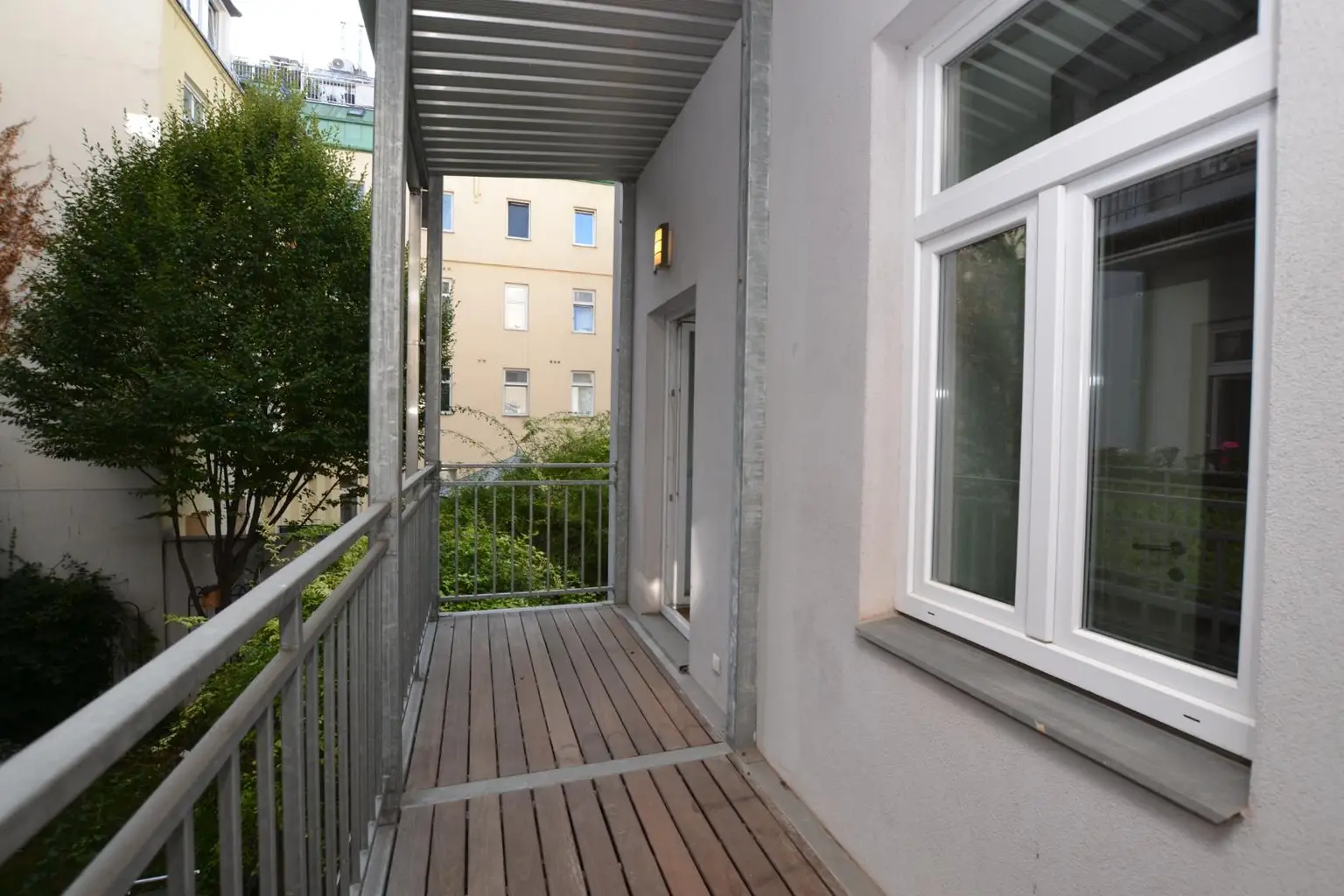 Gemütliche 2-Zimmer-Altbauwohnung mit Balkon und top Infrastruktur!