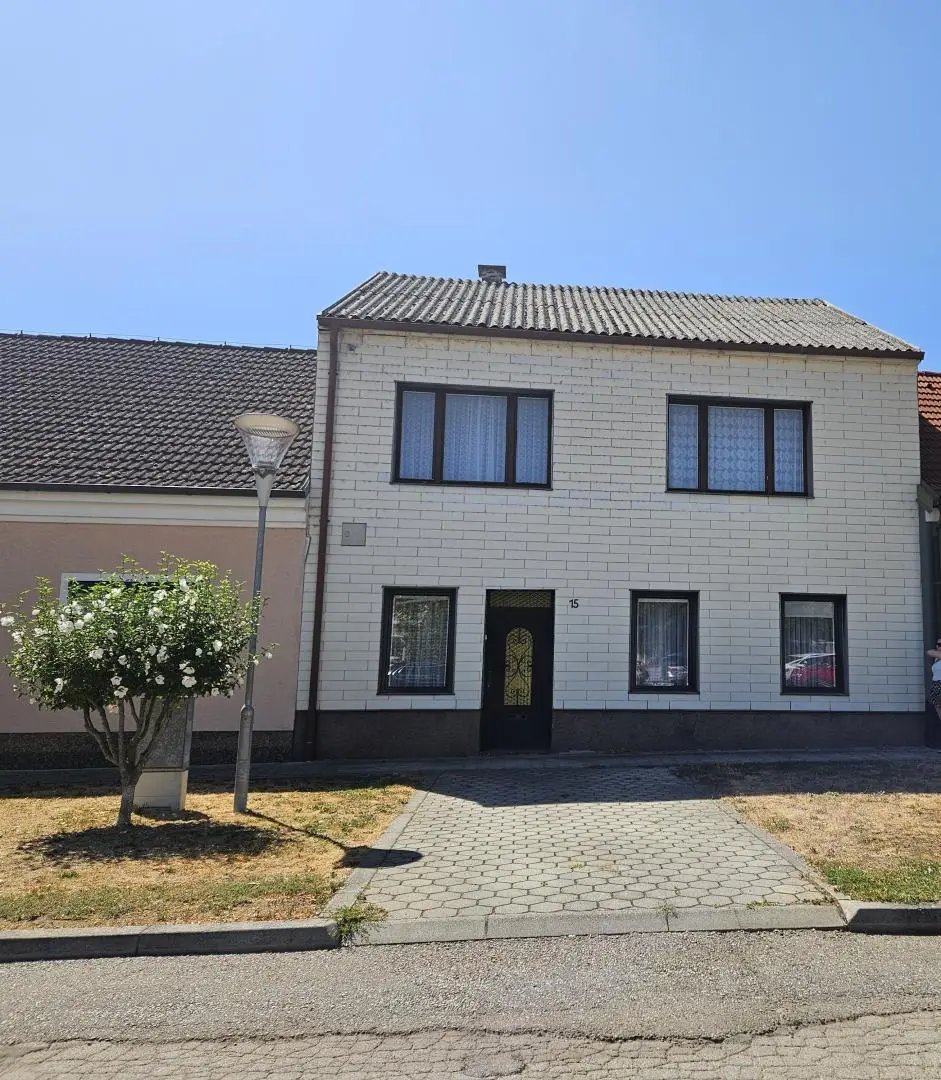 Straßenansicht