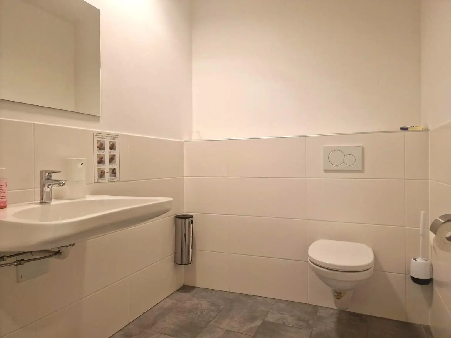 Geschäftslokal, Praxis/Ordination oder Büro im Herzen von Moosbrunn