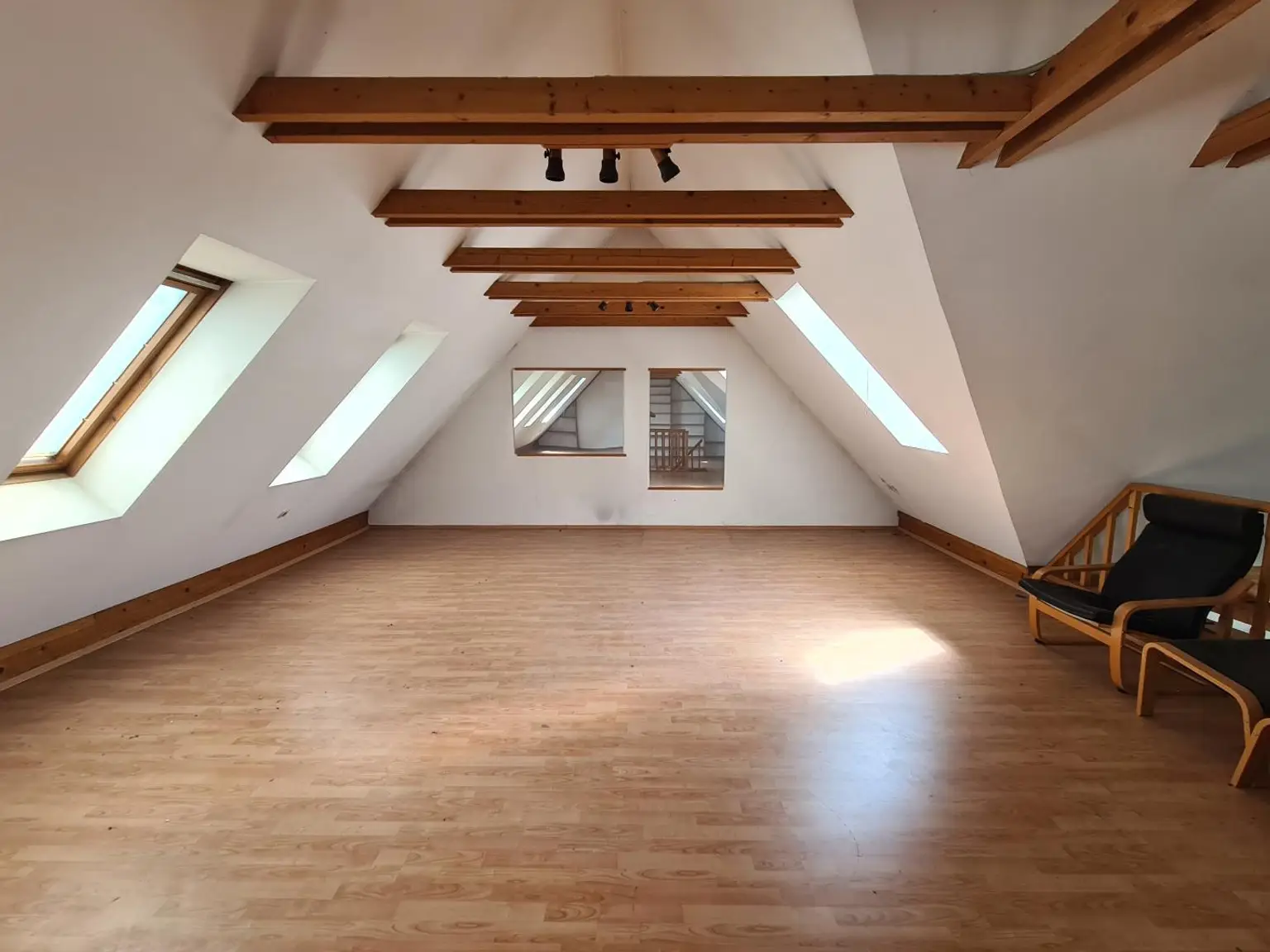 Galeriewohnung auf zwei Ebenen - eigene Garage - Balkon in den Innenhof - sehr gute Infrastruktur