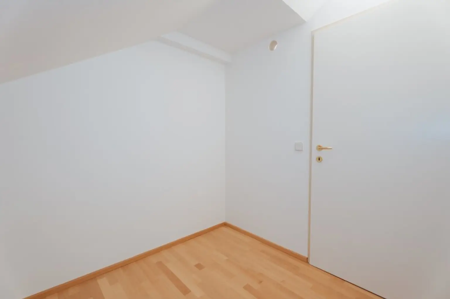 Helle 1- Zimmerwohnung im 1.Dachgeschoß