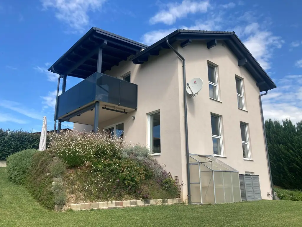 Neubau mit Lift, Wellness und vielen Extras