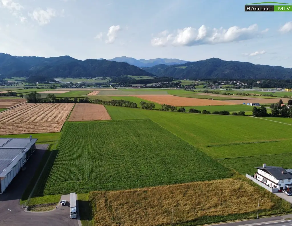 BAURECHT: Gewerbegrundstück mit knapp 32.000 m² in optimaler Verkehrslage +++ Spielberg +++