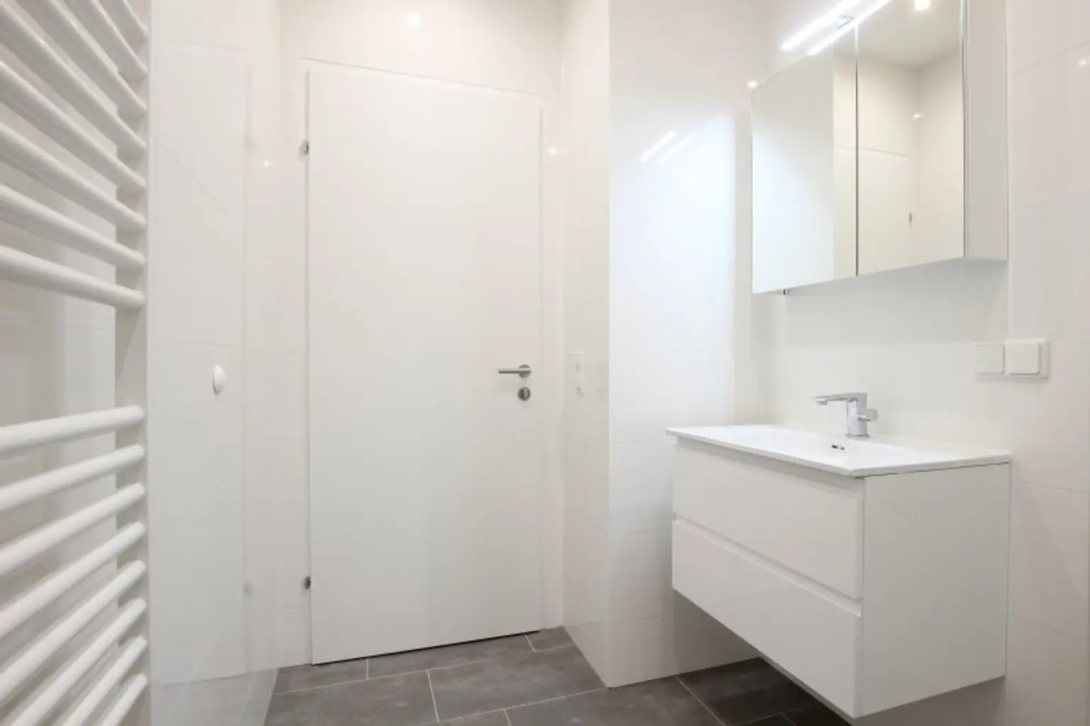 KÜHLUNG, EWE-KÜCHE, WALK-IN-DUSCHE, SCHÖNE TERRASSE, BAUJAHR 2021, GRÜNRUHELAGE KORNEUBURG ZENTRUM!!