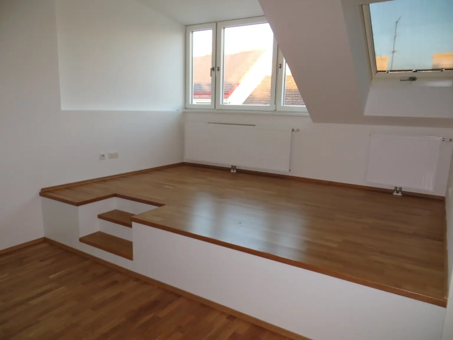 Schöne Einraum-Dachgeschosswohnung -
Nähe S-Bahn- Station Penzing