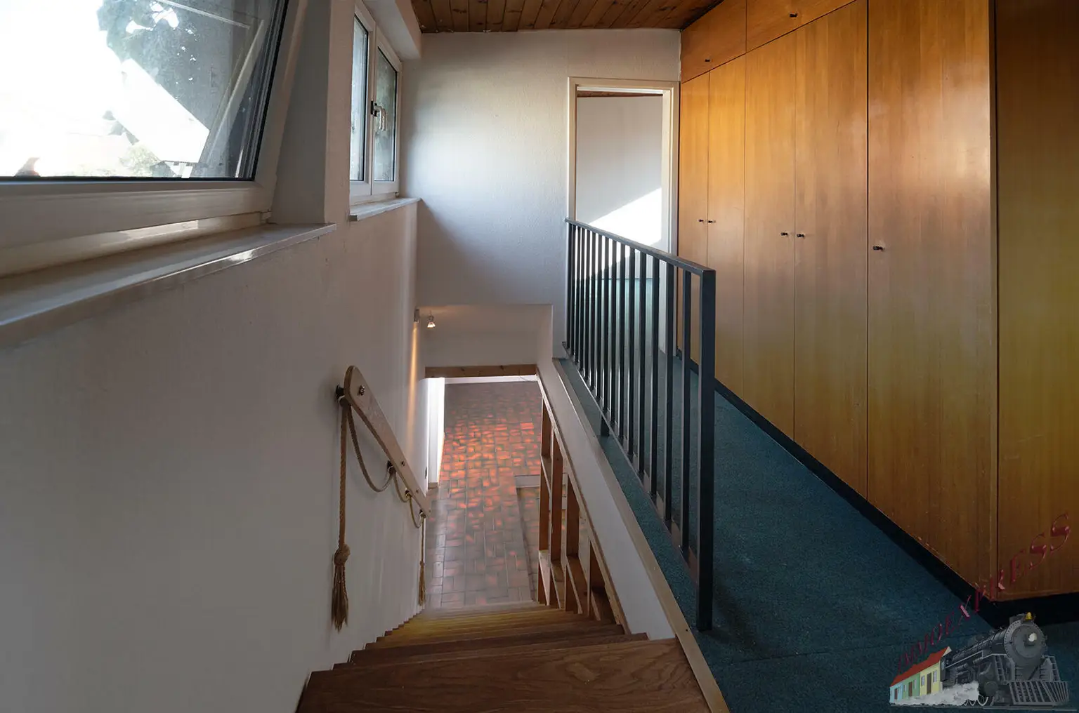 Architektenhaus mit Schwimmhalle in Ruhelage