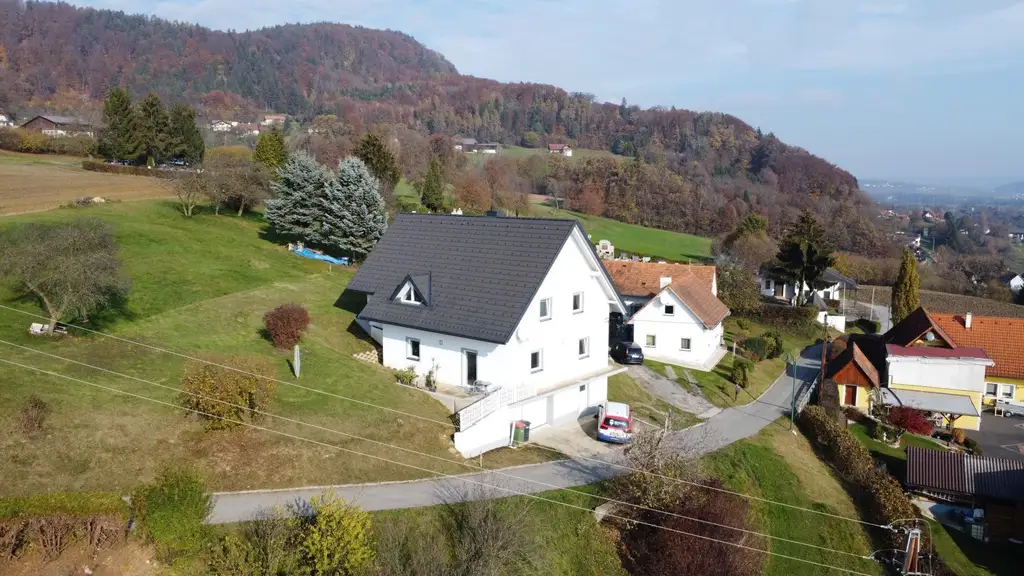 Herrliche Aussichtslage - viel Grund!