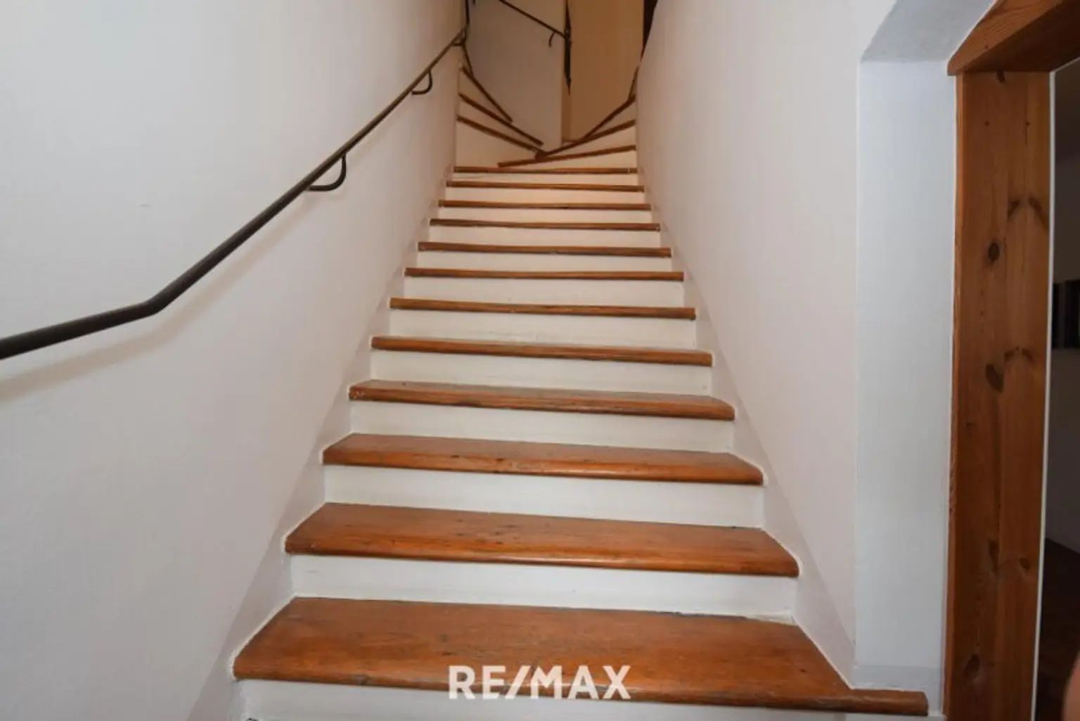 Treppe ins Obergeschoß