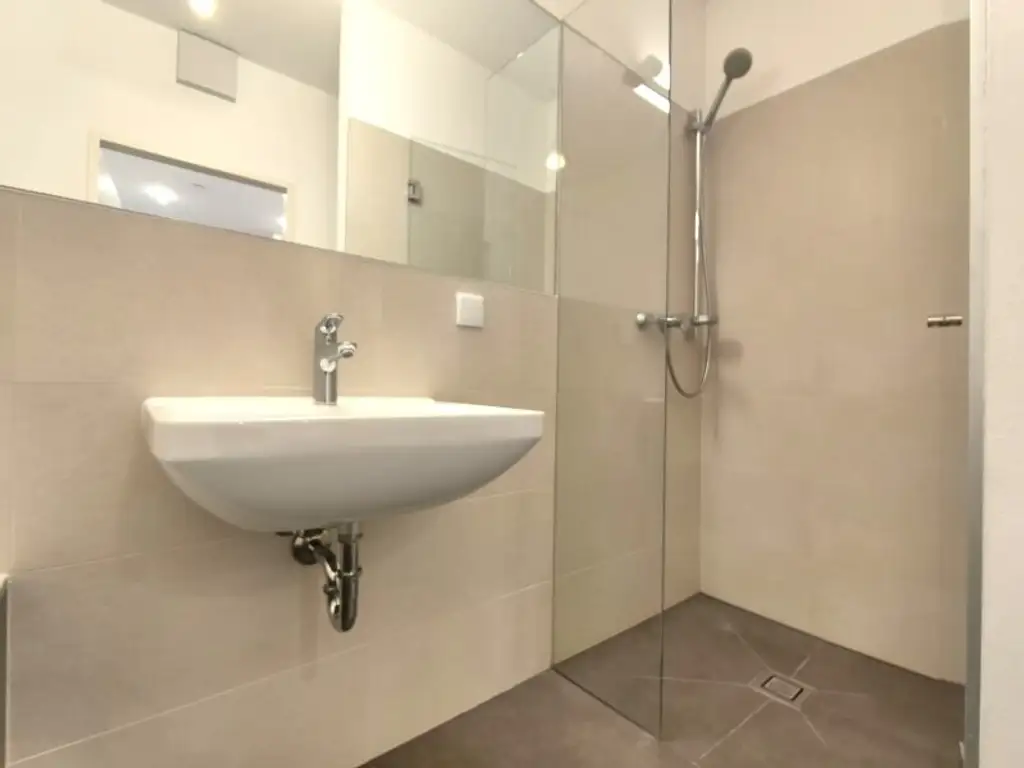 Stilvolle Wohnung im saniertem Altbau in Toplage – Pilgramgasse, 1050 Wien - U4 Fußläufig -  Balkonzubau möglich