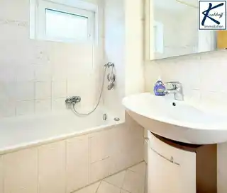 Bad mit Badewanne