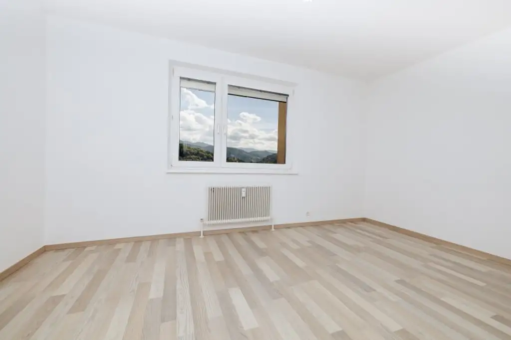LIFT I LOGGIA I RUHIGE LAGE I LICHTDURCHFLUTET I SCHÖNE AUSSICHT I EINBAUKÜCHE I FAMILIENFREUNDLICH I PROJEKT WOHNEN I