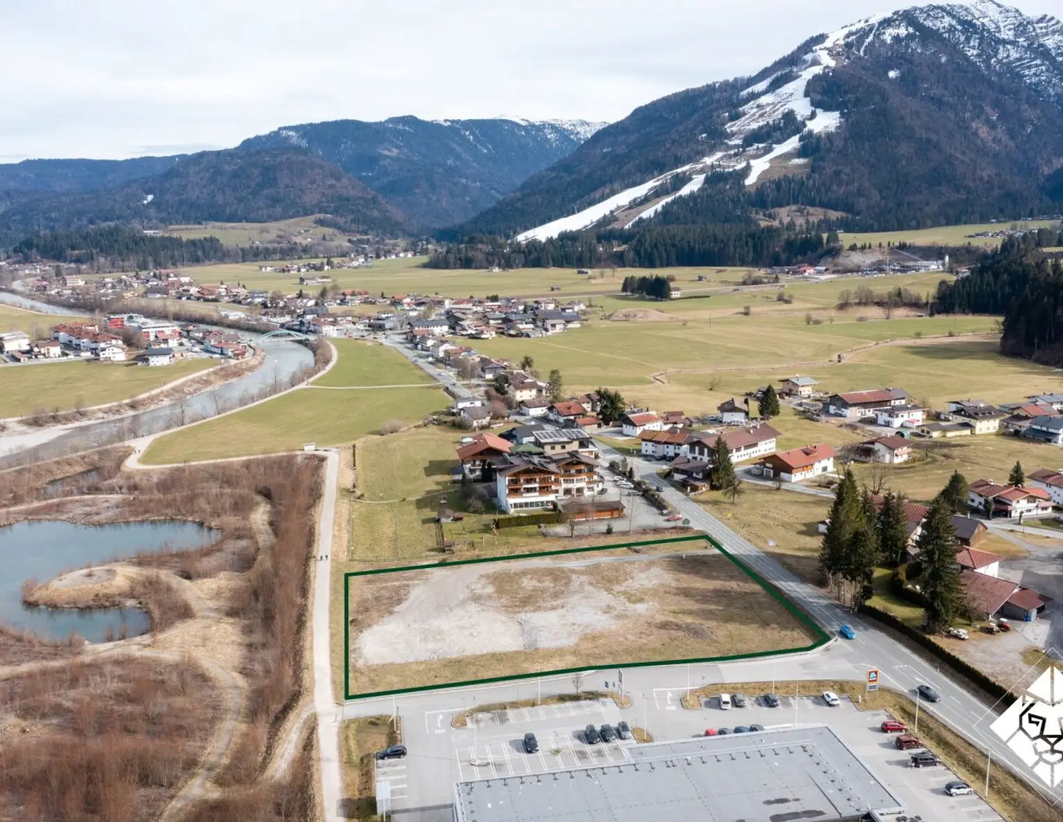 Toplage an der B172: Ihre Gelegenheit zum Kauf eines Gewerbe- und Produktionsgrundstücks in Kössen