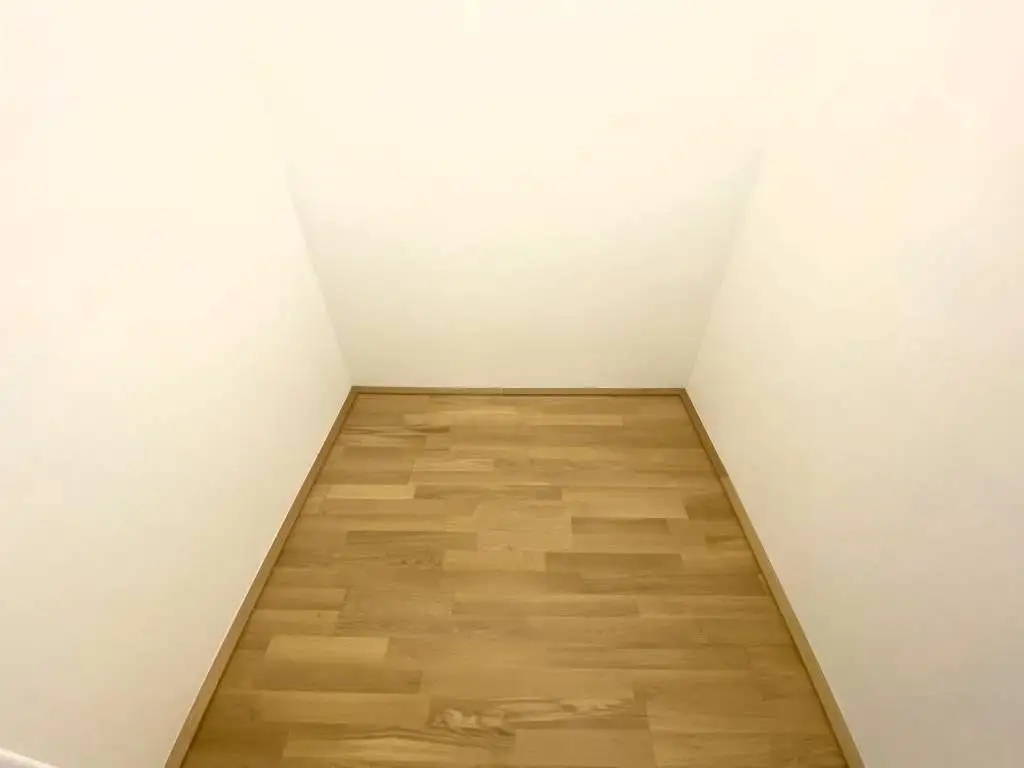 Koloniestraße: Hochwertige Neubauwohnung mit MEGA-13m²-BALKON!!!