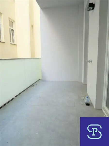 Provisionsfrei: Unbefristeter 98m² Altbau mit 11m² Süd-Loggia und Einbauküche - 1070 Wien!