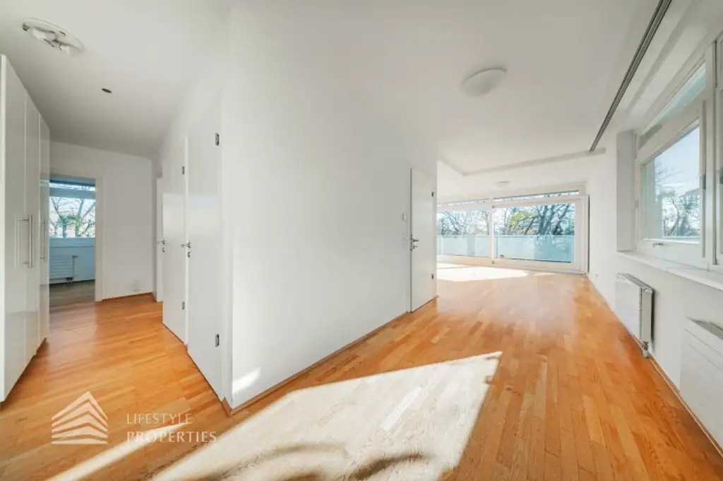 Wunderschöne 5 - Zimmer Wohnung mit Terrasse und Garten