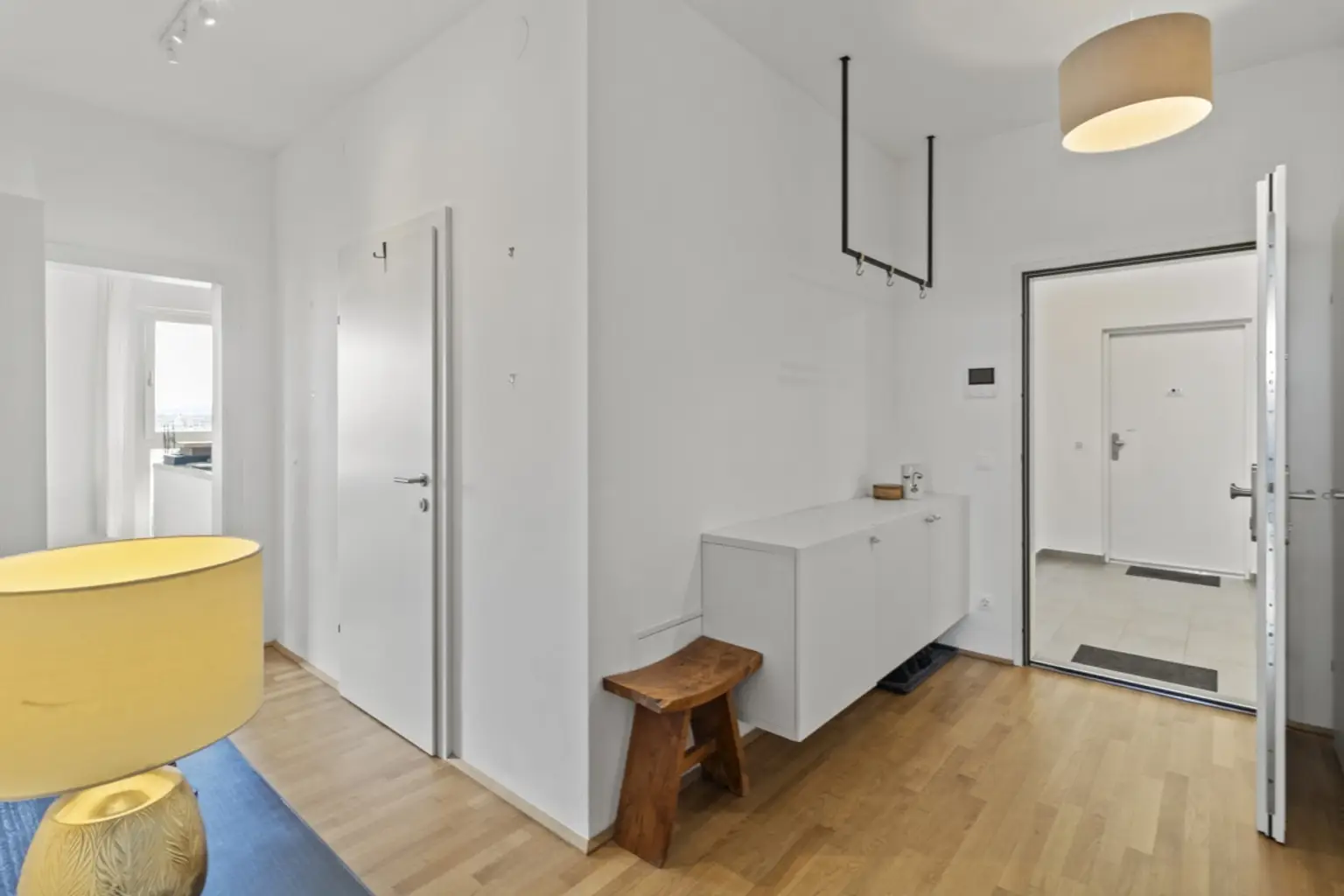 Q | ++ DREI ZIMMER im DG ++ Stilvolles Wohnen mit FERNBLICK | Prima Service Immobilien