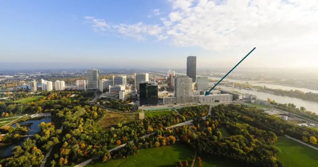 Traumlage bei der UNO-City – moderne Wohnung mit Loggia