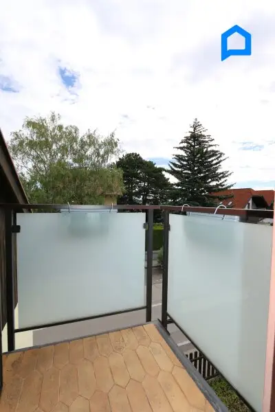 Sehr gepflegtes großzügiges Eckreihenhaus , Garten, Pergola, Terrasse, 4,5 Zimmer, plus Kellerräume, Garage