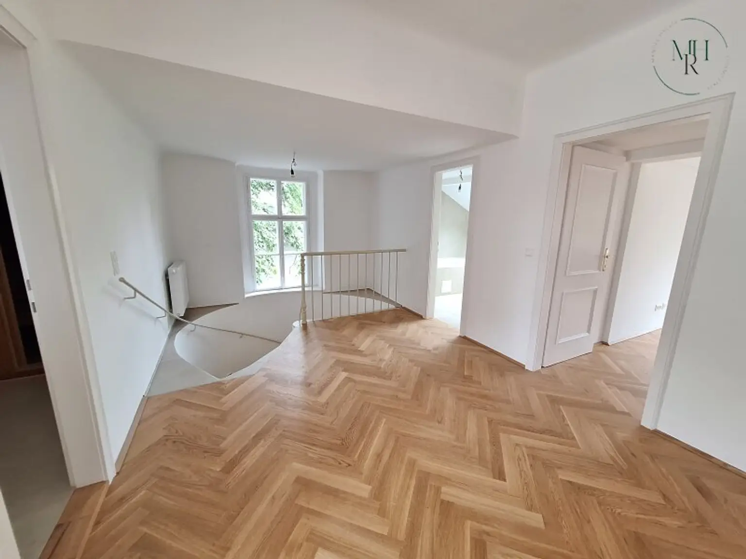 Exklusiv Wohnen in Toplage Währings - hochwertig sanierte Penthousemaisonette mit Grünblick und Garten