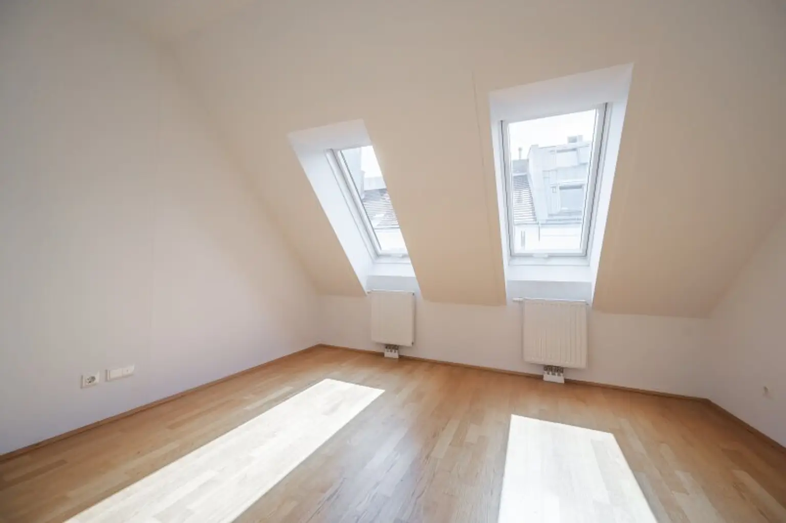 ++NEU++ Fantastisch aufgeteilte 4 Zimmer DG-Wohnung in absoluter Bestlage des 09. Bezirks - Viktor Frankl Park / Mariannengasse. +++ Dachterrasse! ++++
