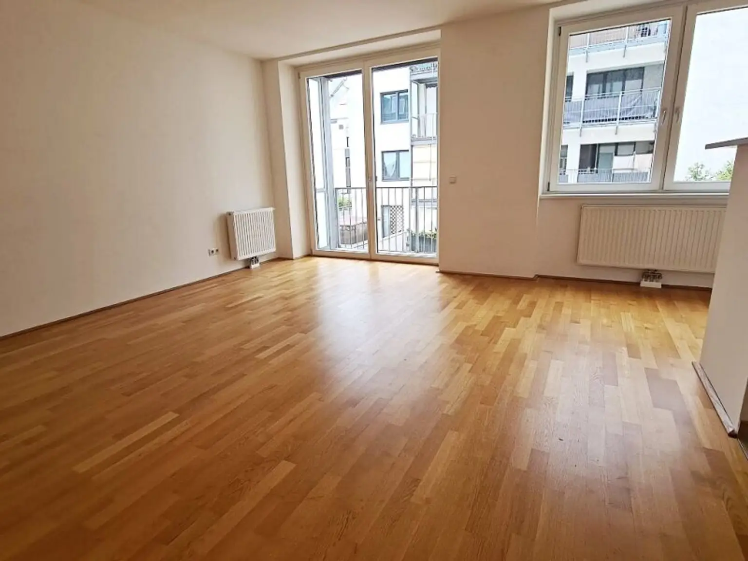 U1-NÄHE, gepflegte 68 m2 Neubau inkl. 4 m2 Loggia, 2 Zimmer, Wannenbad, Parketten, 2. Liftstock, Humboldtgasse