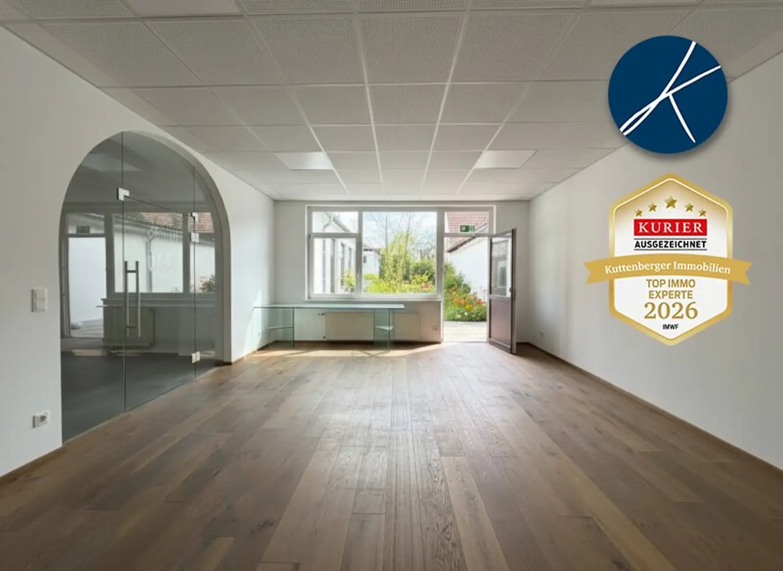 Büroraum mit Ausgang zur Atrium-Terrasse