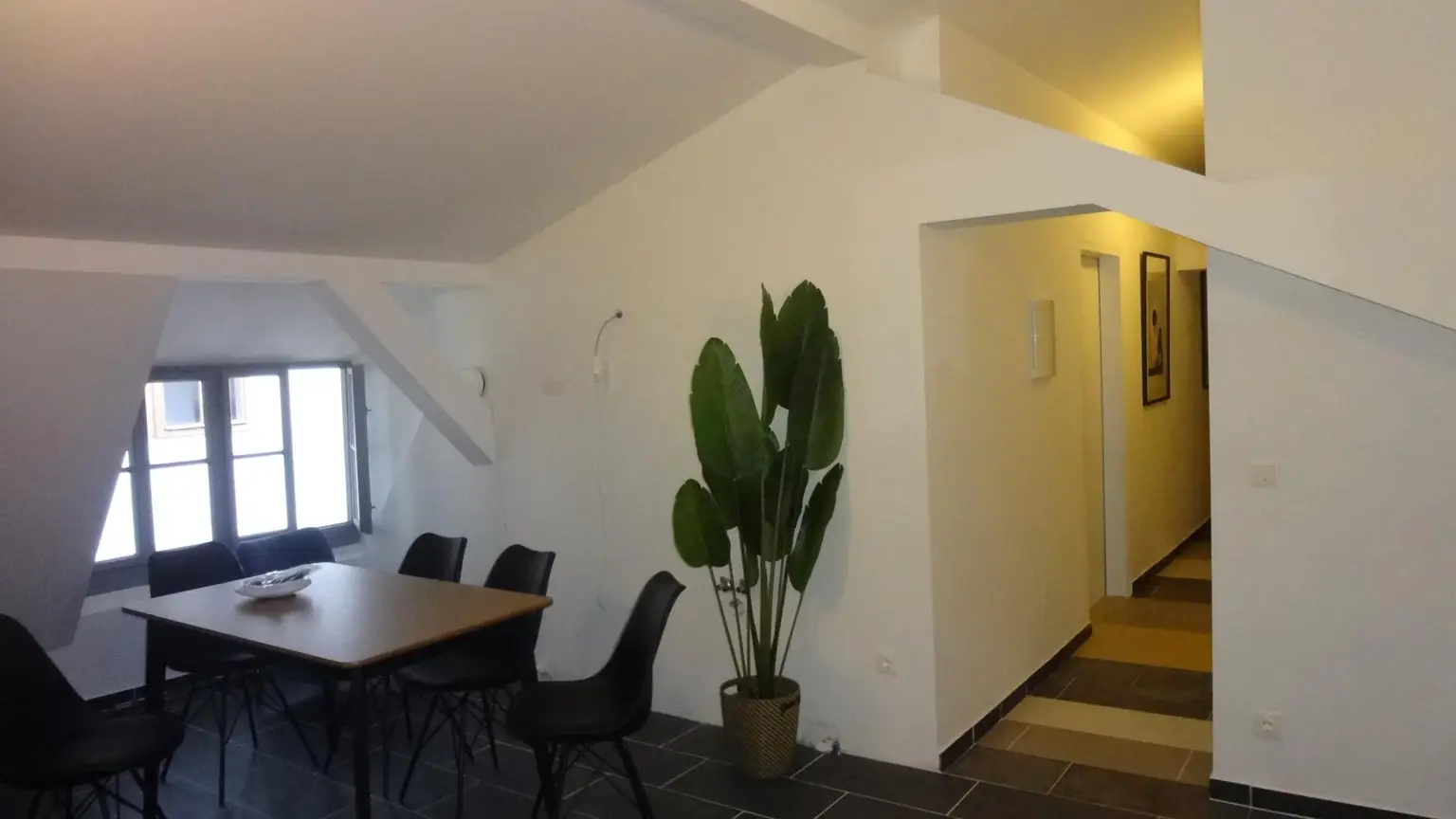 Zinshaus - Anlage mit ca. 4,2% Rendite  -  Hausanteil in Top Lage !!