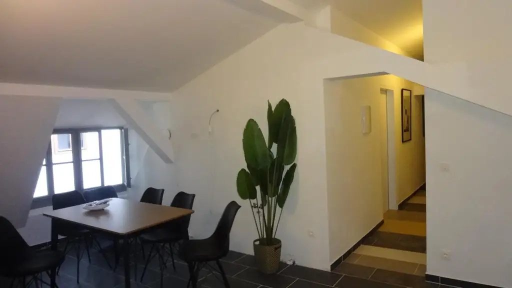 Zinshaus - Anlage mit ca. 4,2% Rendite  -  Hausanteil in Top Lage !!