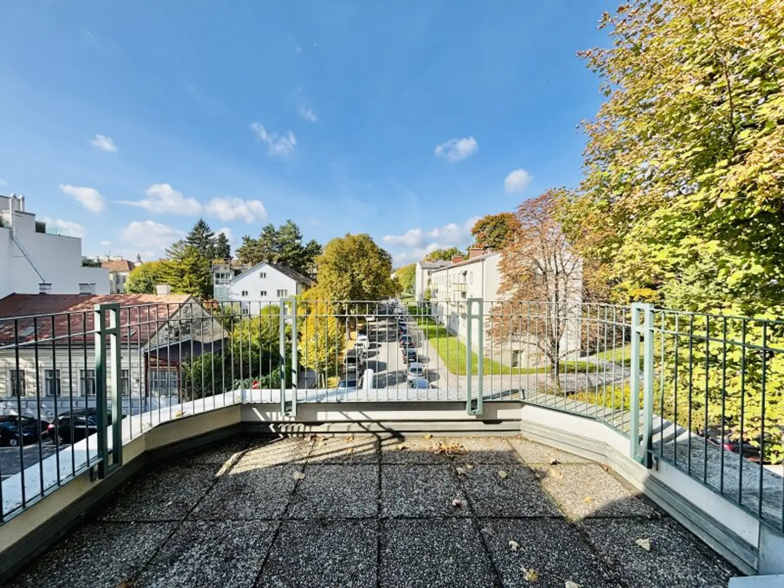 Nähe Sonnbergmarkt/Obkirchergasse | Balkon mit Fernblick ins Sieveringer-Viertel | inkl. Tiefgaragenstellplatz