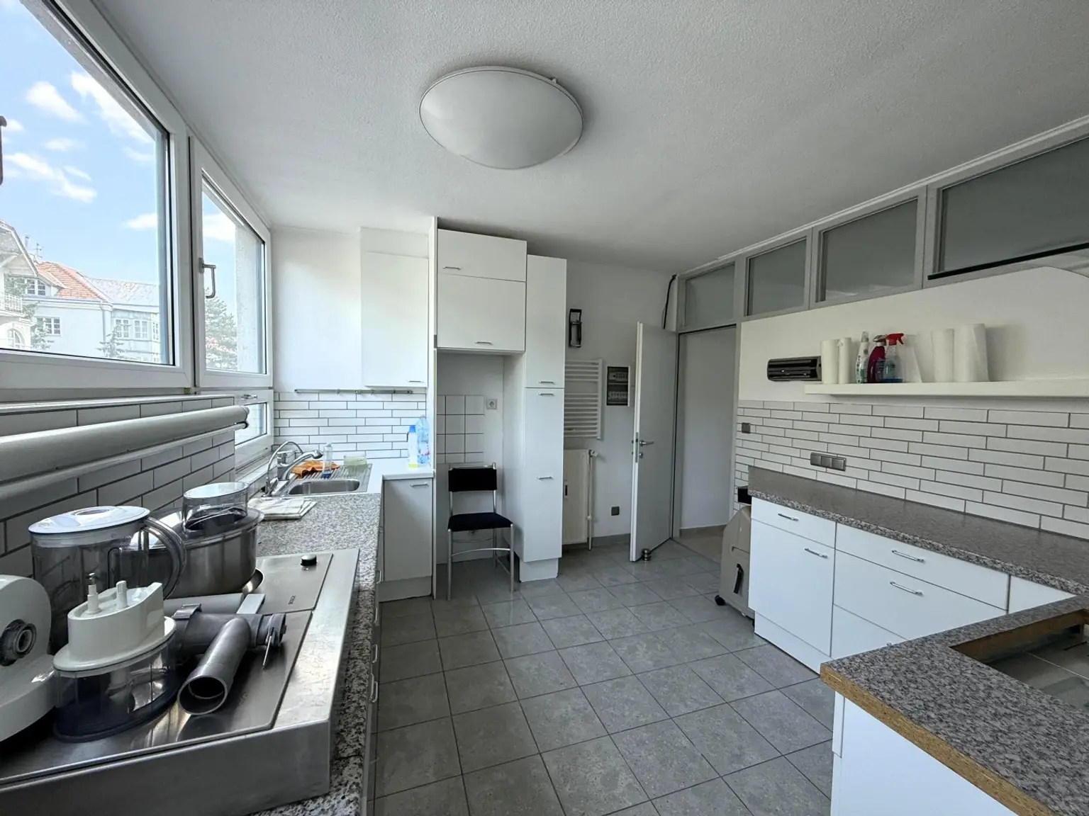 Modernes Atelier, Loft, Dachterrasse im Neunzehnten // Modern Studio, loft, roof terrace in the nineteenth //