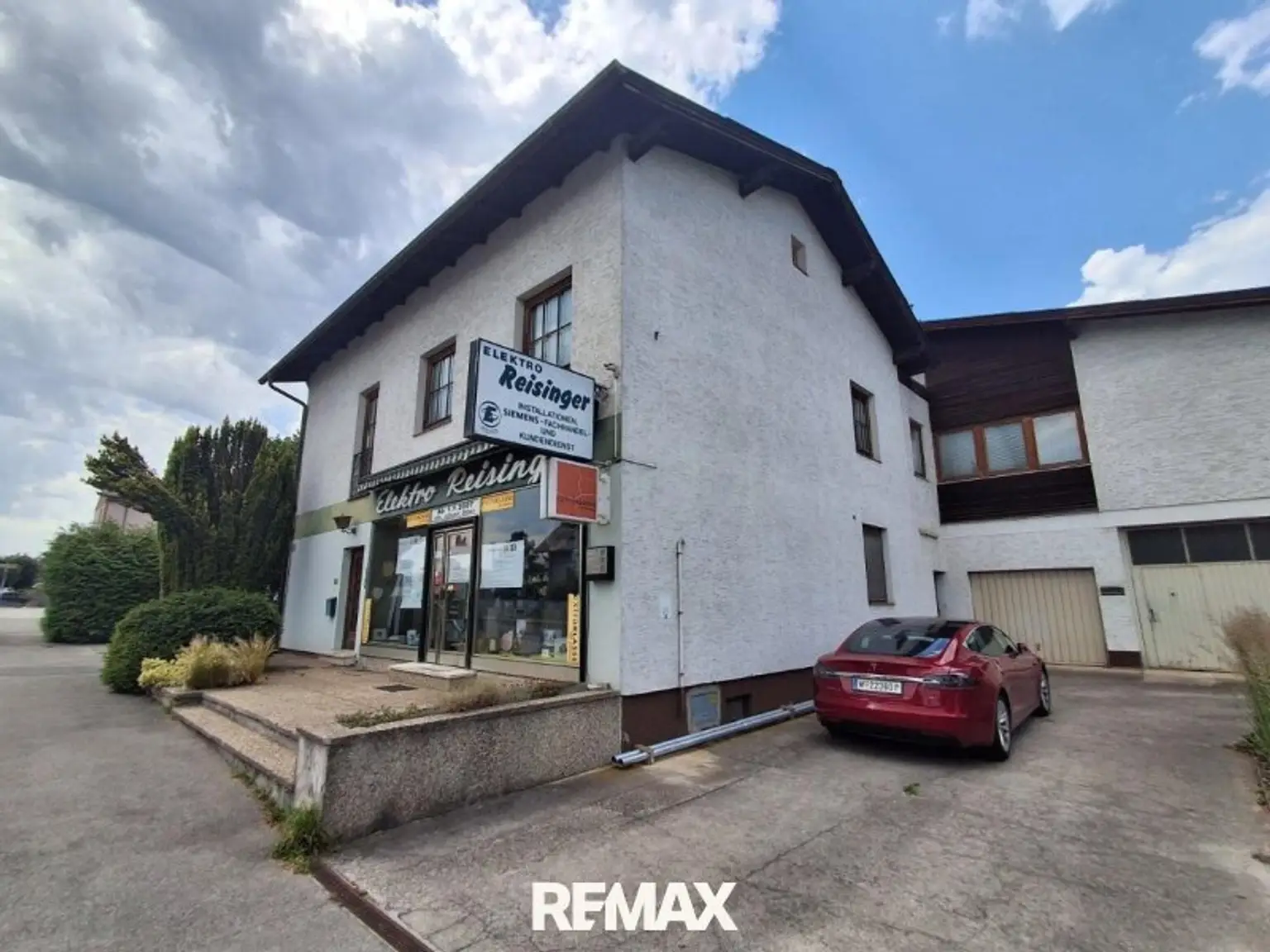 21 Haus mit Einfahrt Petzenkirchen