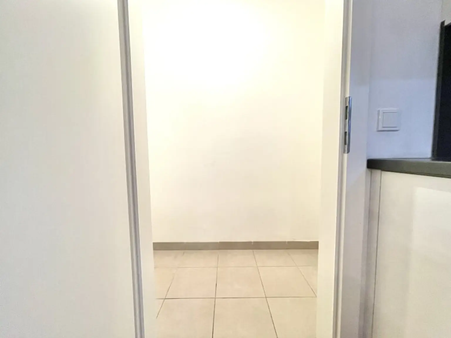 *WARMMIETE - Goldener Hirsch – Stilvolle 3-Zimmer-Wohnung mit Balkon in der Ziedlergasse, 23. Bezirk*