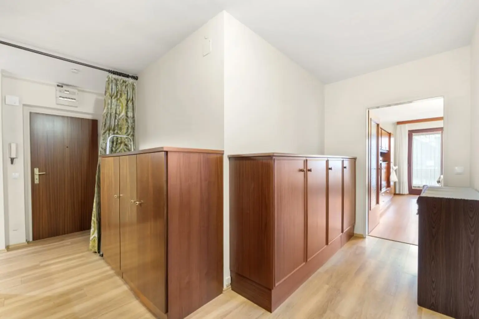 Schöne, sonnige und ruhige 3 Zi Wohnung 81,00m² mit Terrasse und Garage am Spitalberg - Aussichtslage