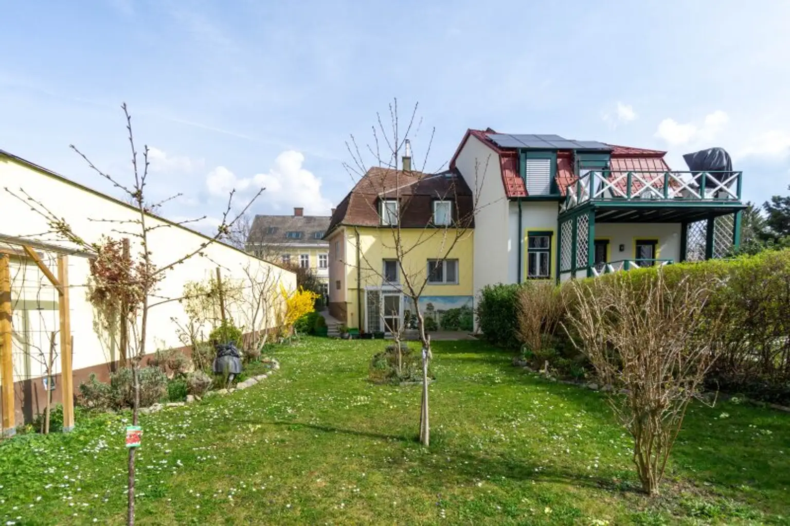 gartenseitige Hausansicht