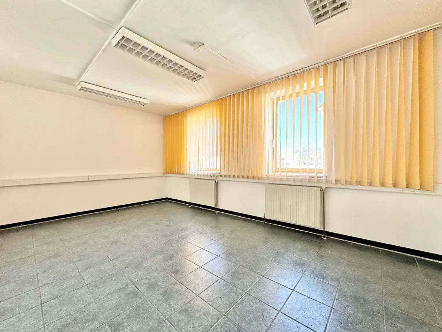 TOP-BÜRO | HELLE 3 ZIMMER | OBERLAAER STRASSE | U-BAHN-NÄHE