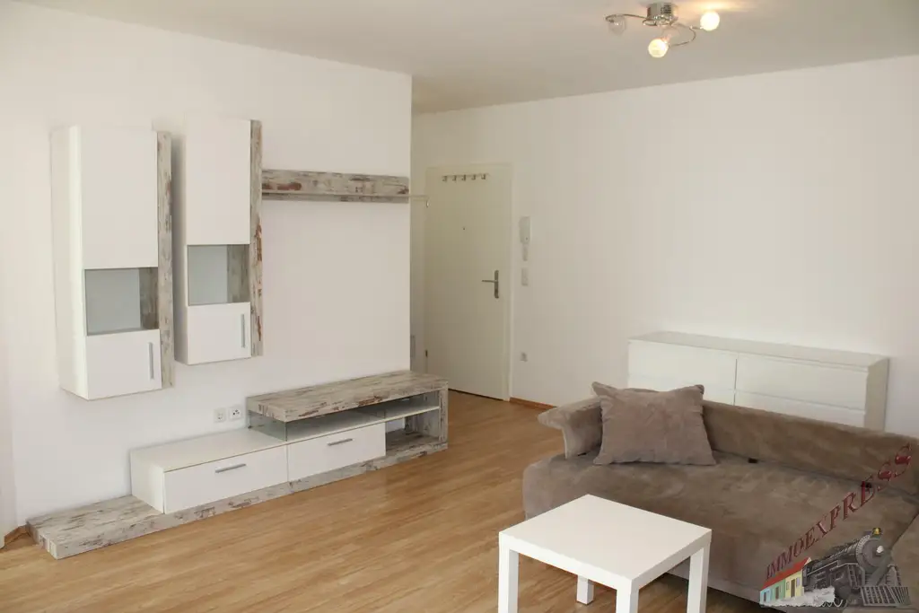 Sehr schöne 2 Zimmerwohnung mit 55 m² und unbefristetem Hauptmietvertrag. Haustiere erlaubt. Direkt beim Schwimmbiotop