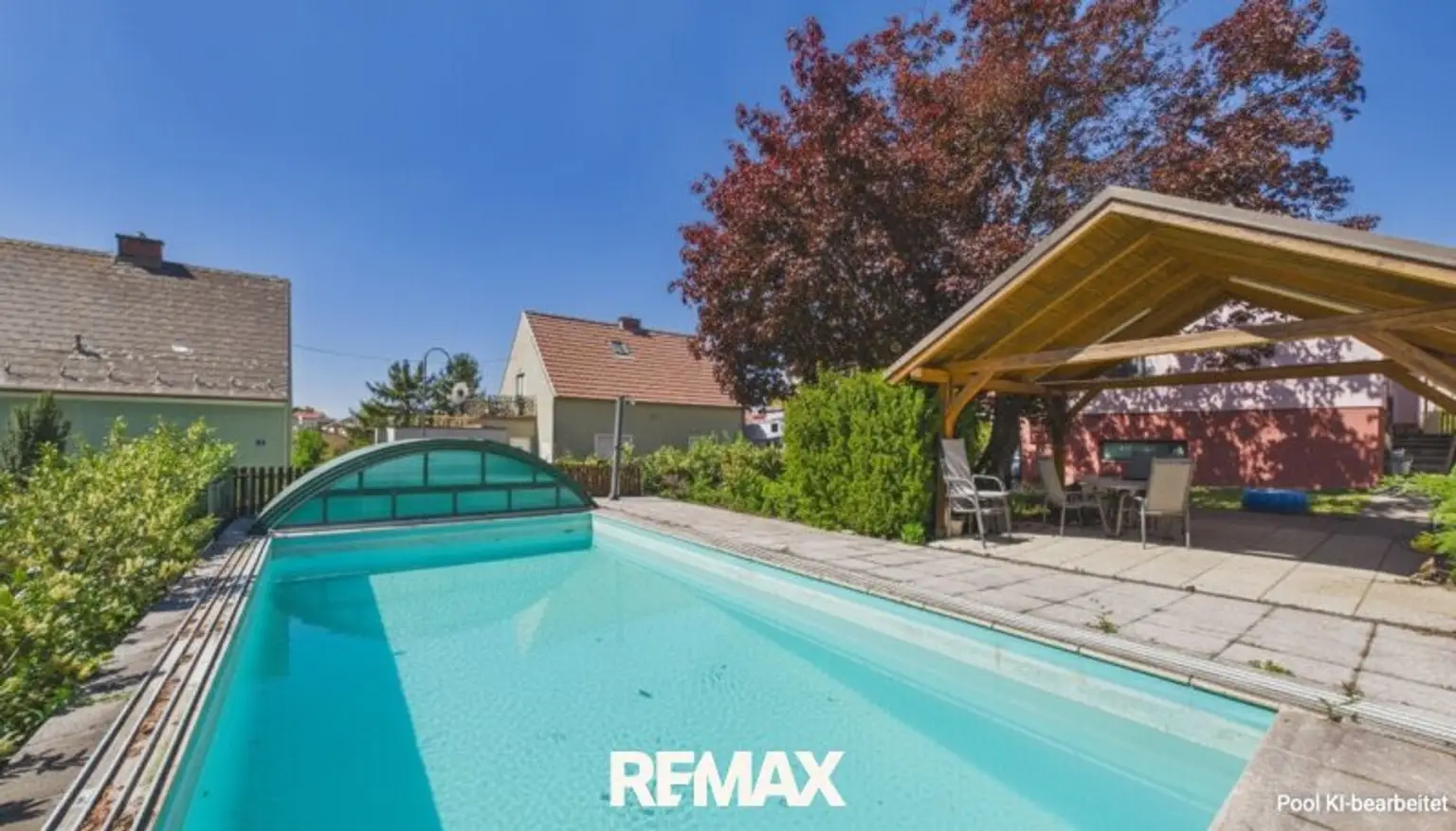 Überdachter Pool