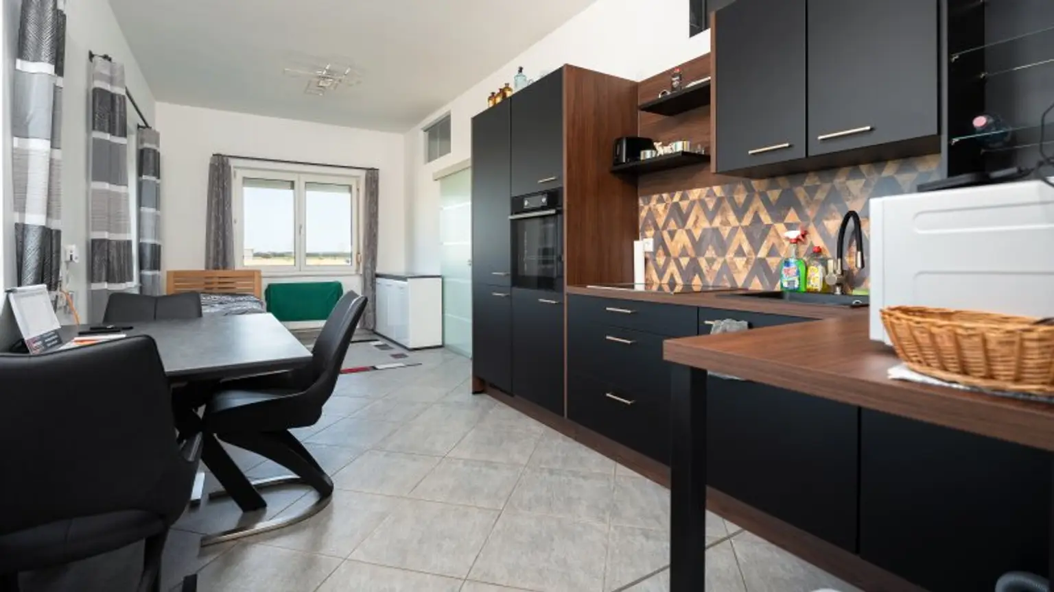 Kapitalanlage mit Potential – 2 Häuser auf Eckgrundstück mit rund 938 m² Grundstücksfläche!