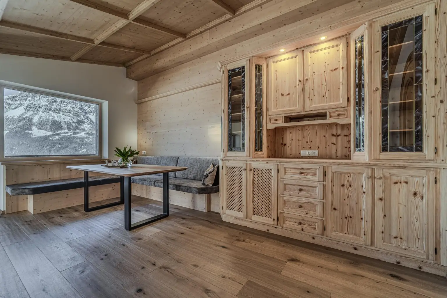 offenes Wohnen/Essen/Kochen mit Kachelofen