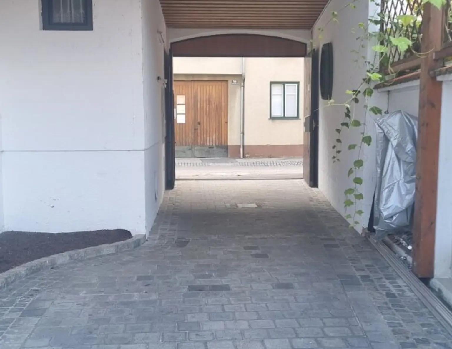 Rendite oder Eigennutzen: Saniertes Wohnhaus mit 4 Einheiten in ruhiger Lage