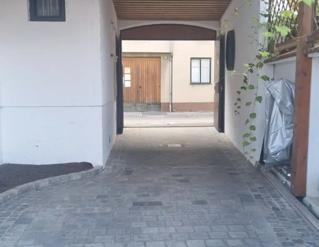 Rendite oder Eigennutzen: Saniertes Wohnhaus mit 4 Einheiten in ruhiger Lage