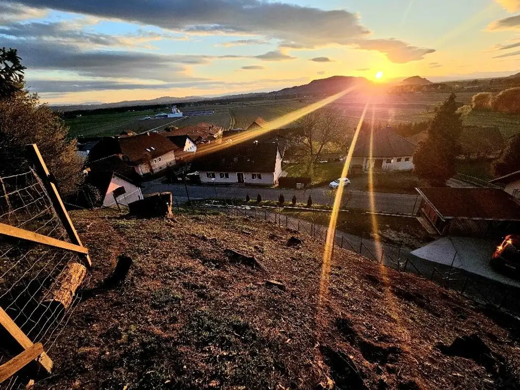 **Traumhaftes Mehrfamilienhaus im Grünen – Landleben pur!**