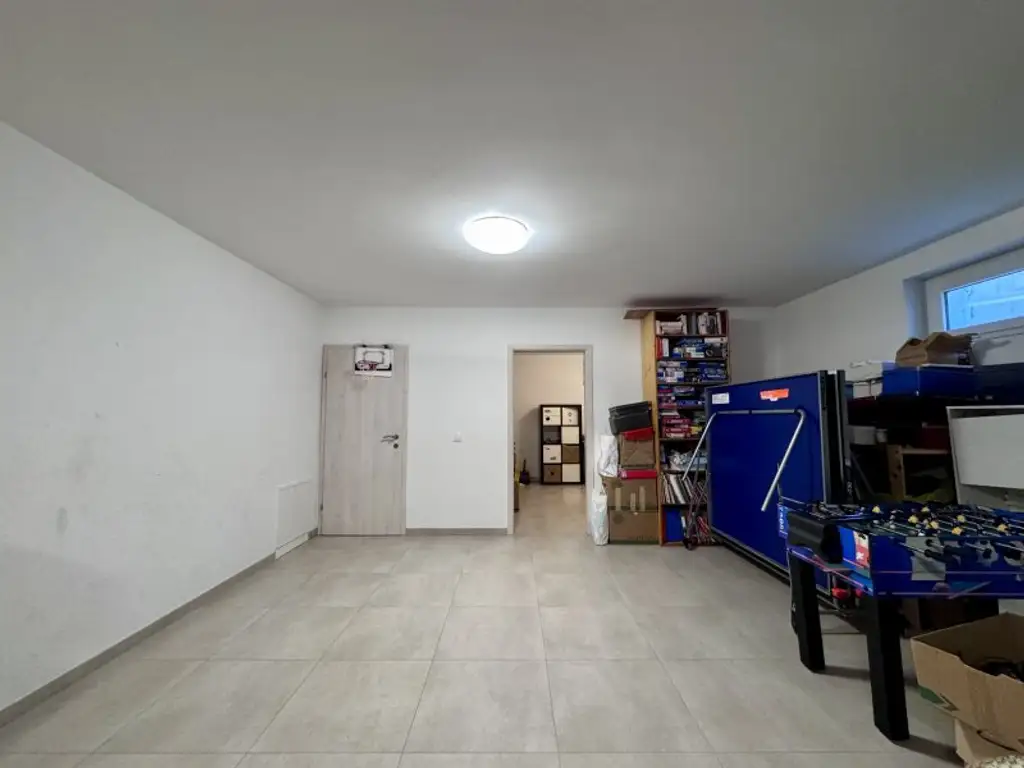 Modernes Familienhaus (2019) mit 6 Zimmern, Wohnkeller, Dachterrasse, Garten und 2 Stellplätzen