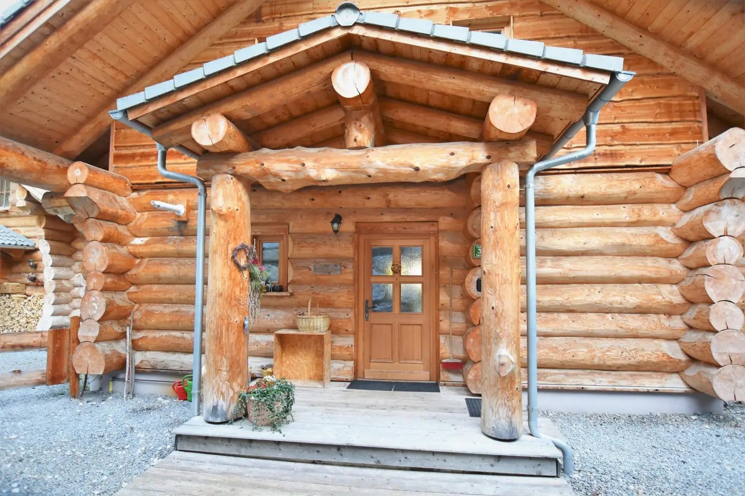 GOLDEN EAGLE - ein außergewöhnliches & exklusives Rundholzchalet