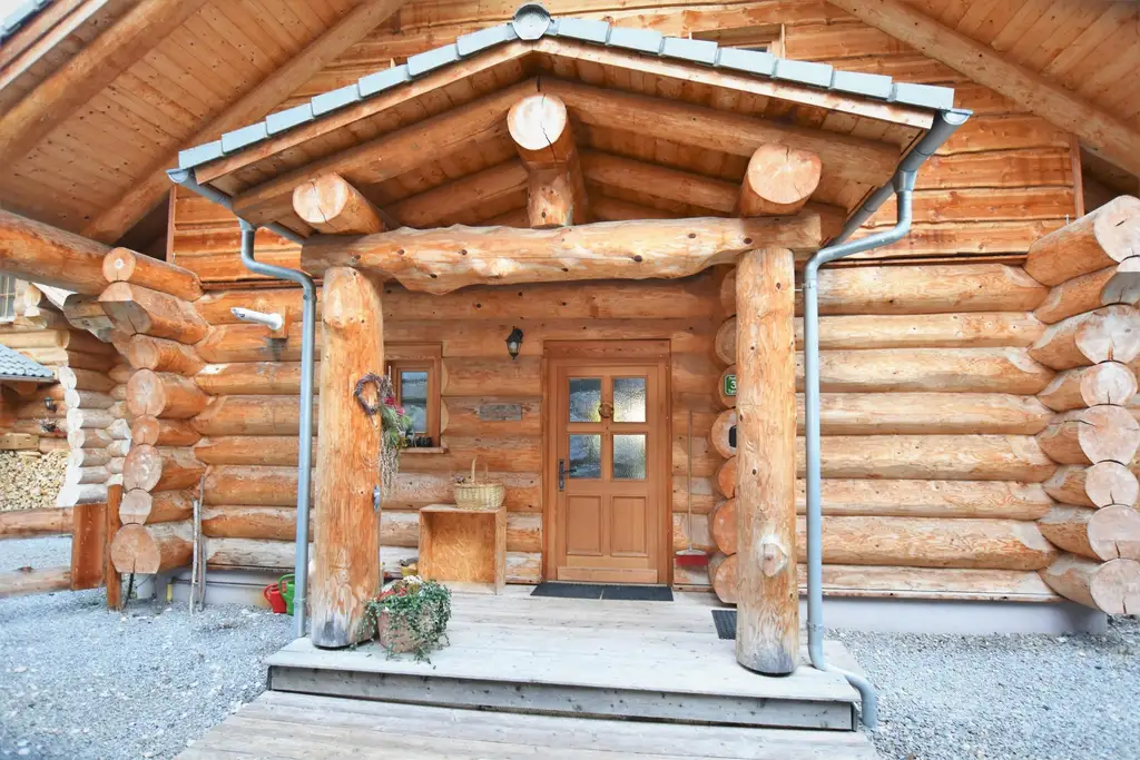 GOLDEN EAGLE - ein außergewöhnliches & exklusives Rundholzchalet