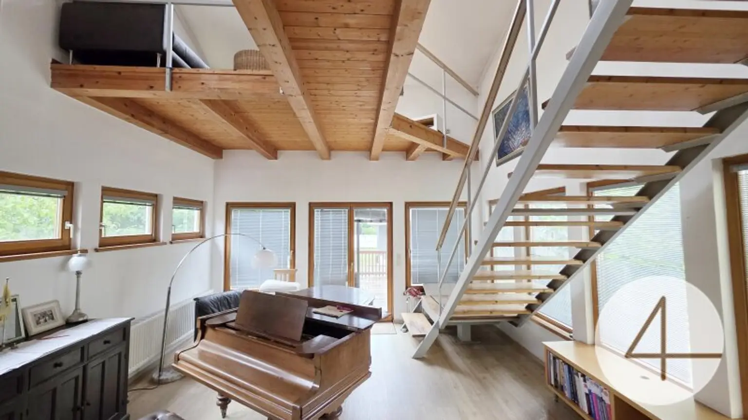 Zweifamilienhaus mit ca. 300 m² Wohnfläche